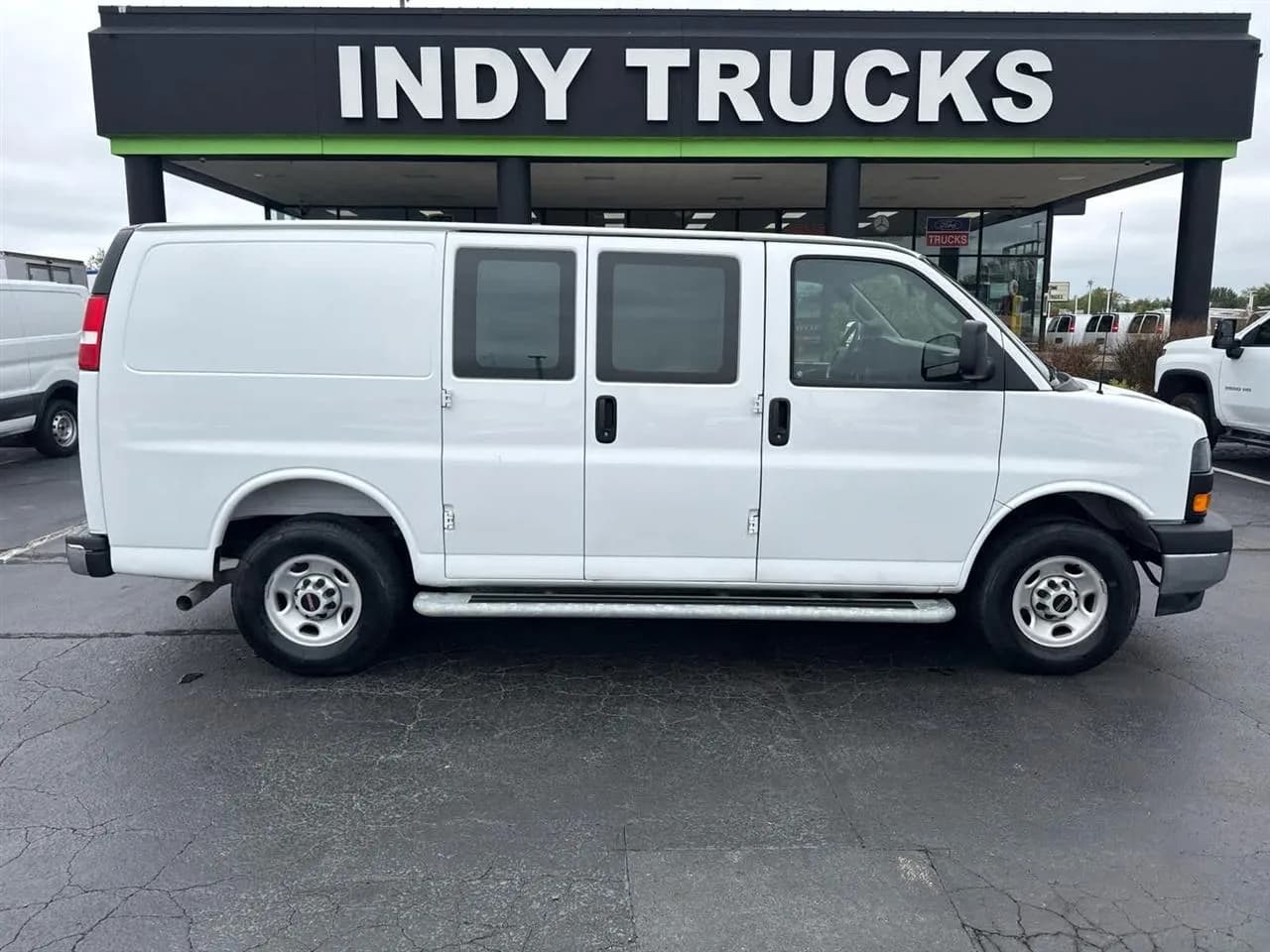 2025 GMC Savana - Vans