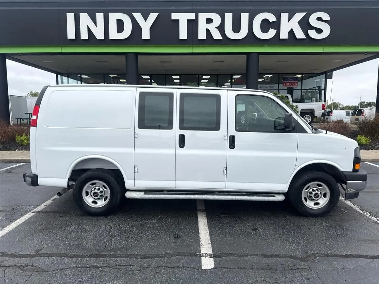 2025 GMC Savana - Vans