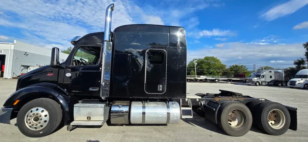 2022 PETERBILT 579