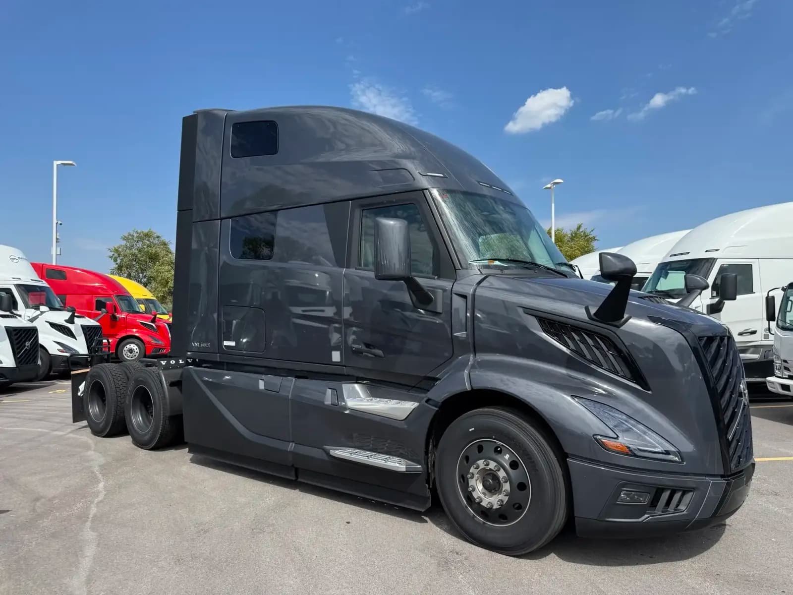 2027 Volvo VNL64T860 - Refrigerated