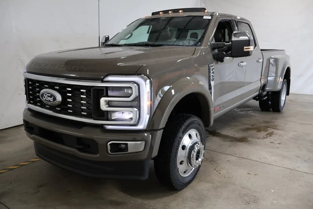 2027 Ford F-450 Crew Cab - Pickup
