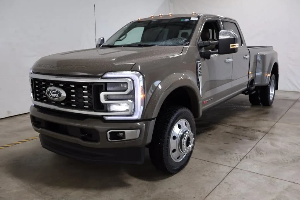 2027 Ford F-450 Crew Cab - Pickup