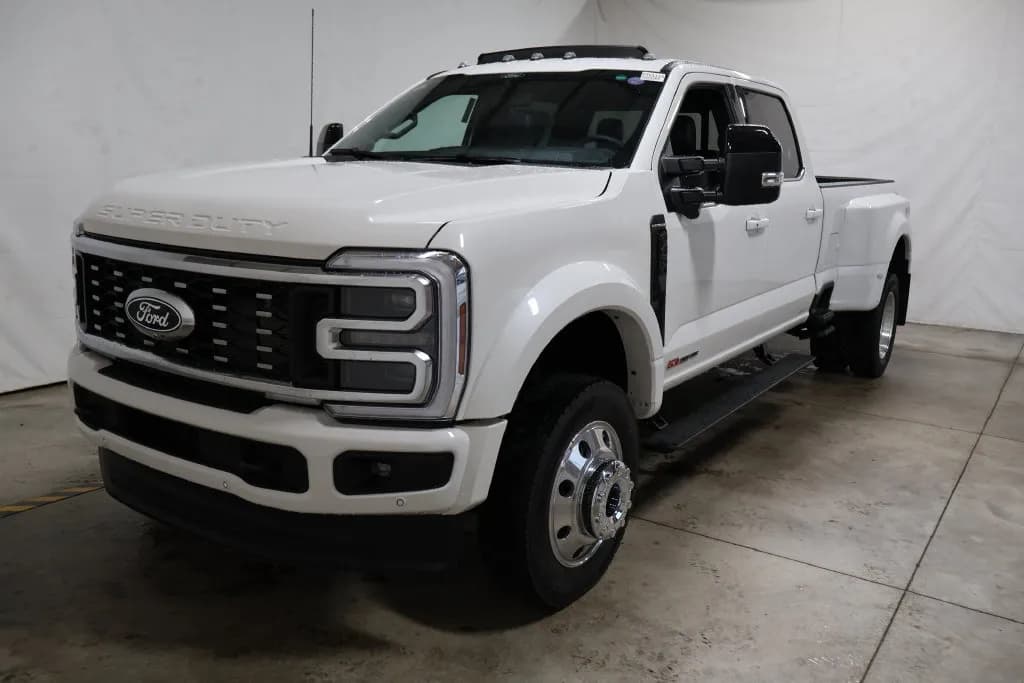 2027 Ford F-450 Crew Cab - Pickup