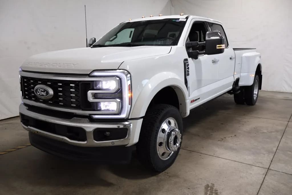 2027 Ford F-450 Crew Cab - Pickup