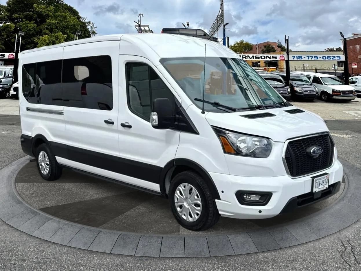 2024 Ford Transit Passenger Wagon T-350 148" Med Roof XLT - Vans