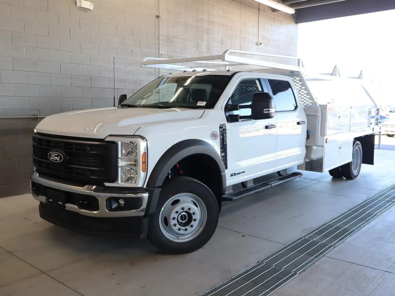 2027 Ford F-550 Super Duty Crew Cab - Chassis