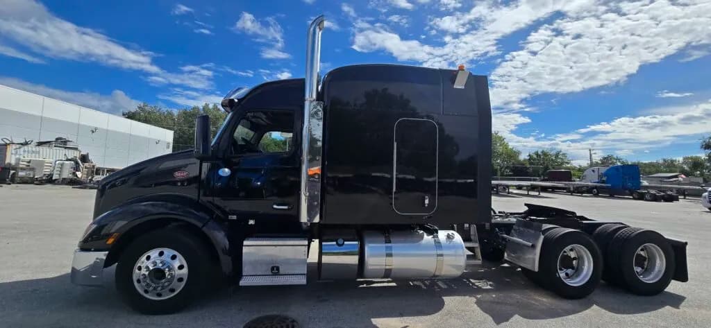 2022 PETERBILT 579