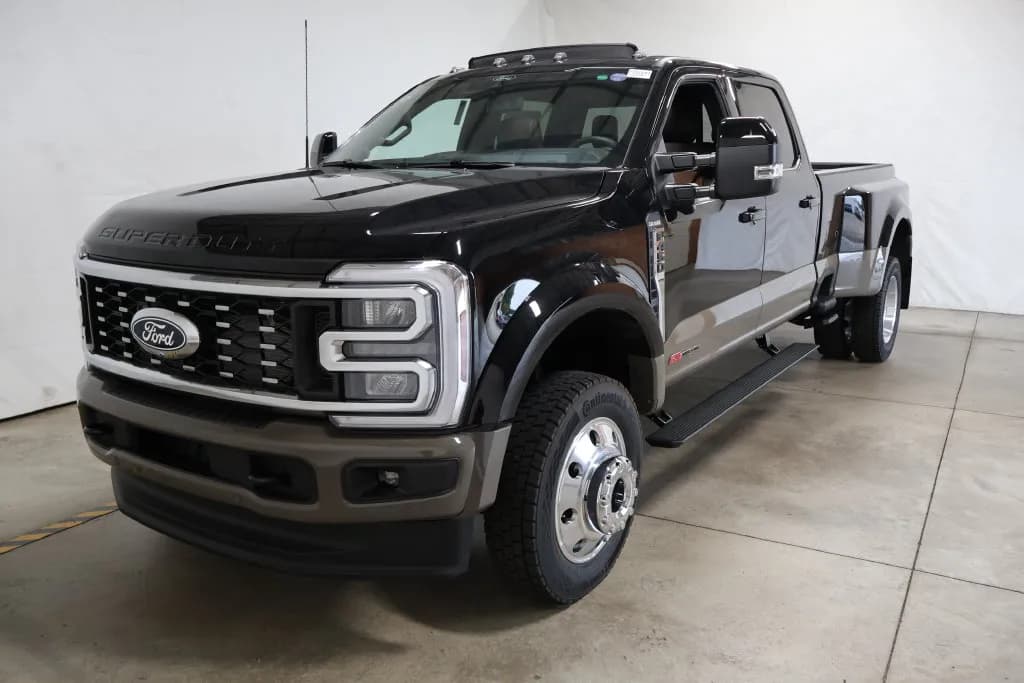 2027 Ford F-450 Crew Cab - Pickup