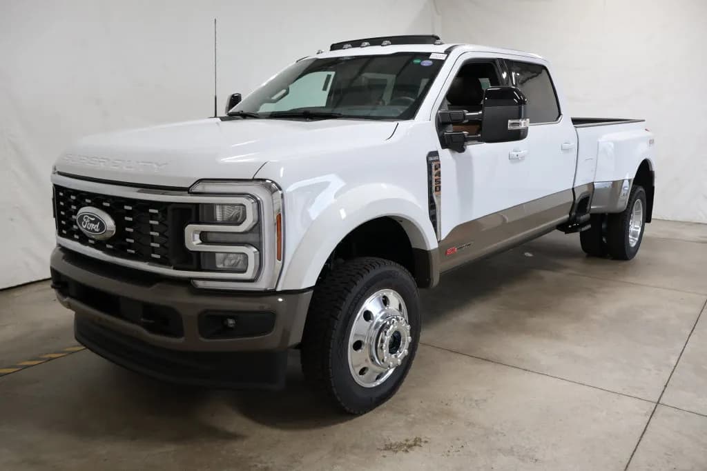 2027 Ford F-450 Crew Cab - Pickup