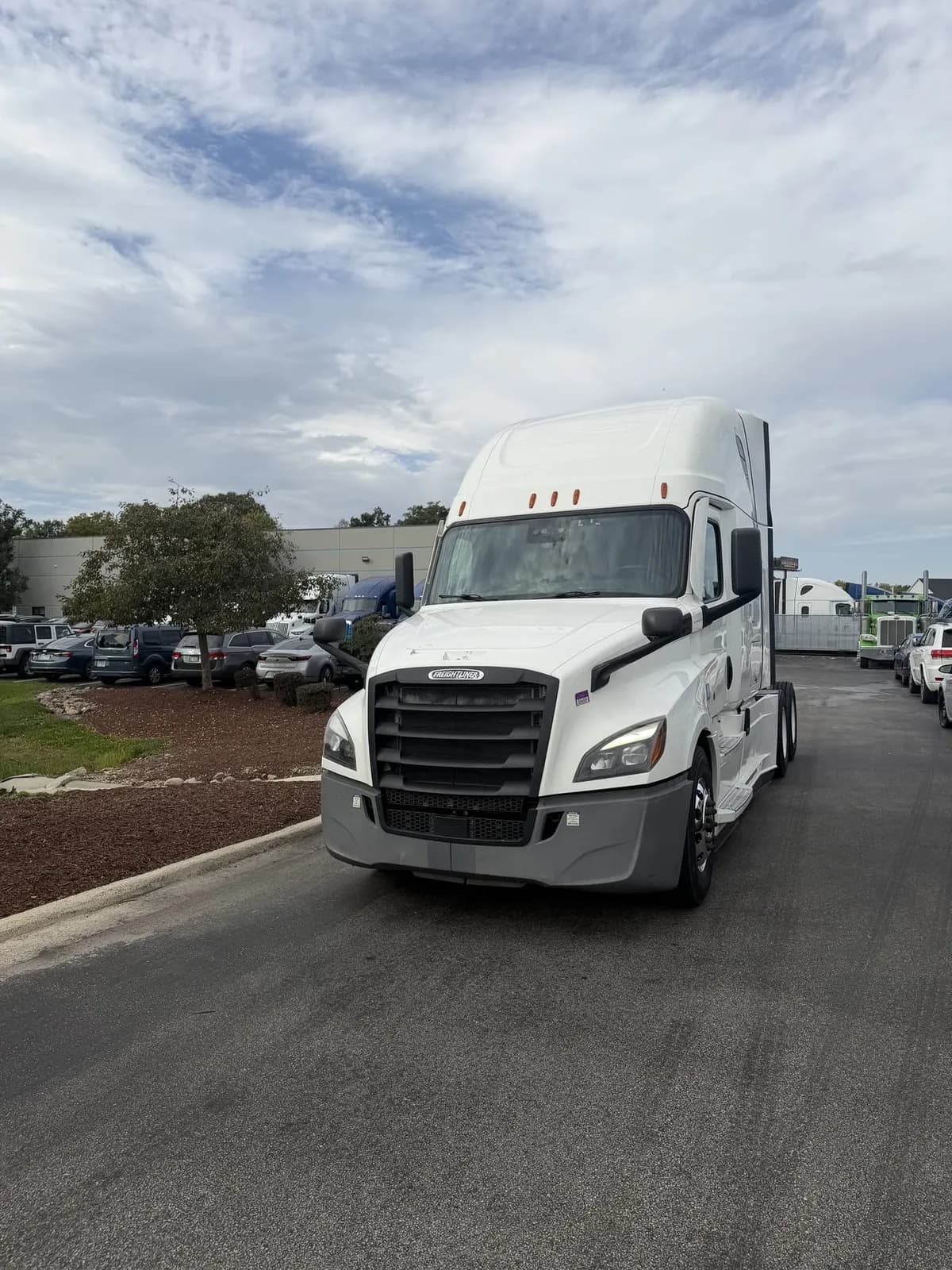 2020 Freightliner Cascadia - Sleeper