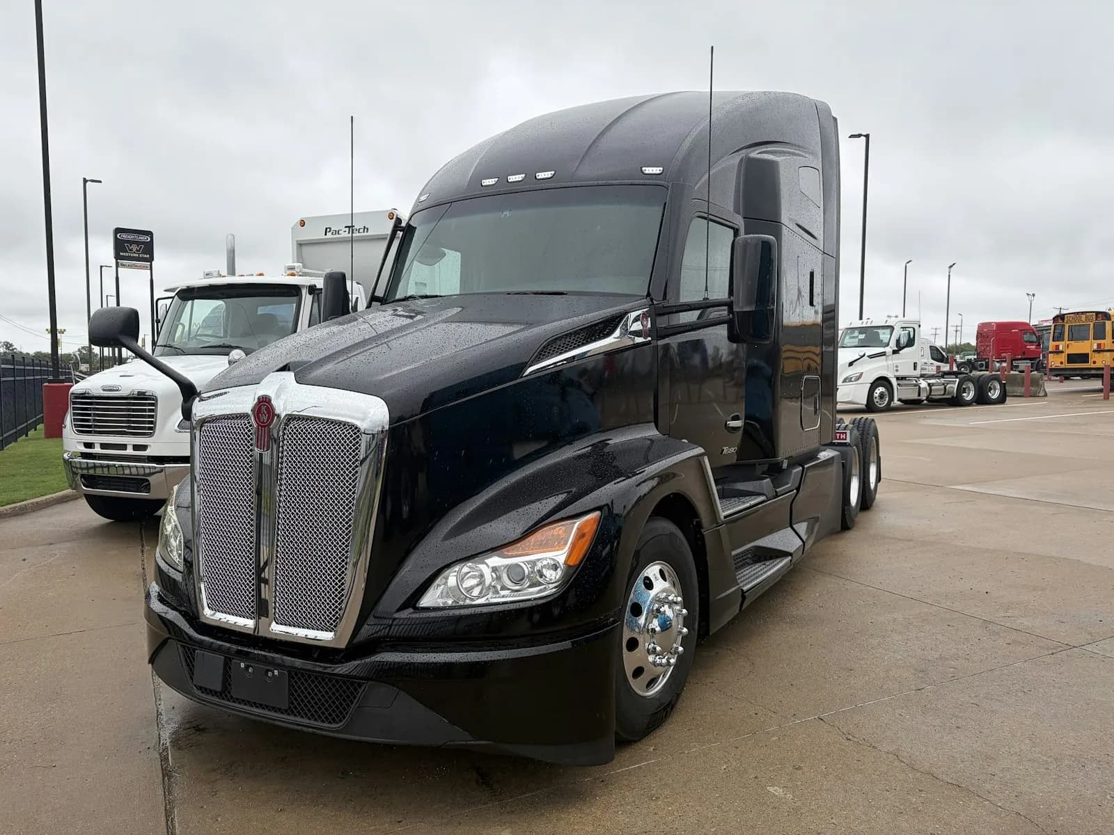 2023 Kenworth T680