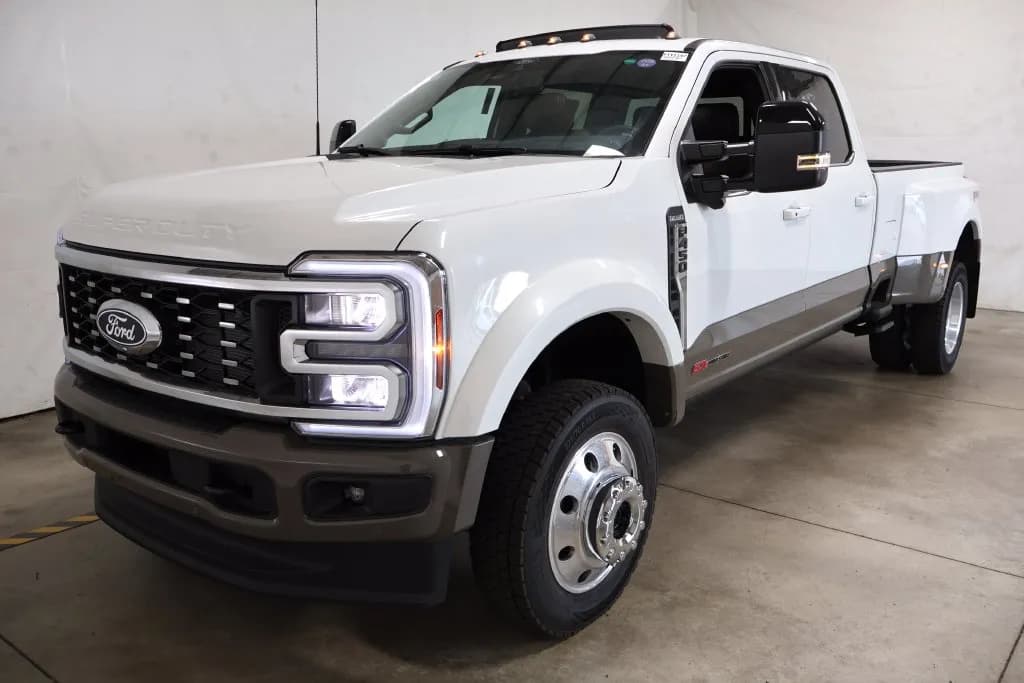 2027 Ford F-450 Crew Cab - Pickup