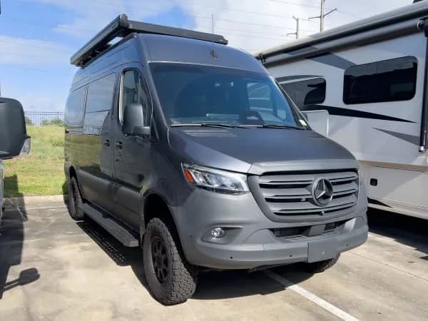 2025 Storyteller Overland DARK - Vans
