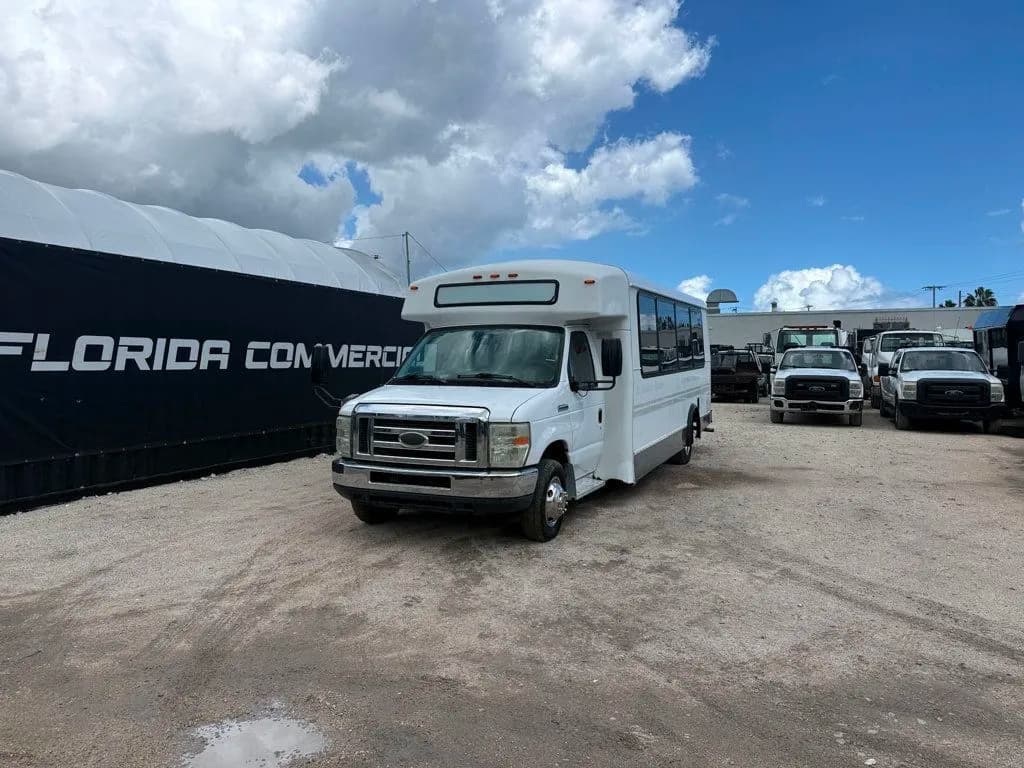 2016 Ford E-450 Shuttle Bus - Box