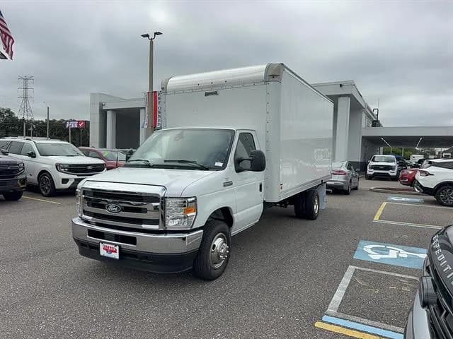2027 Ford E-450 - Box
