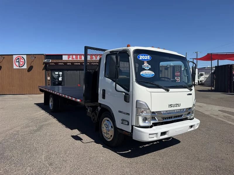 2025 Isuzu NPR 20 Ft - Flatbed