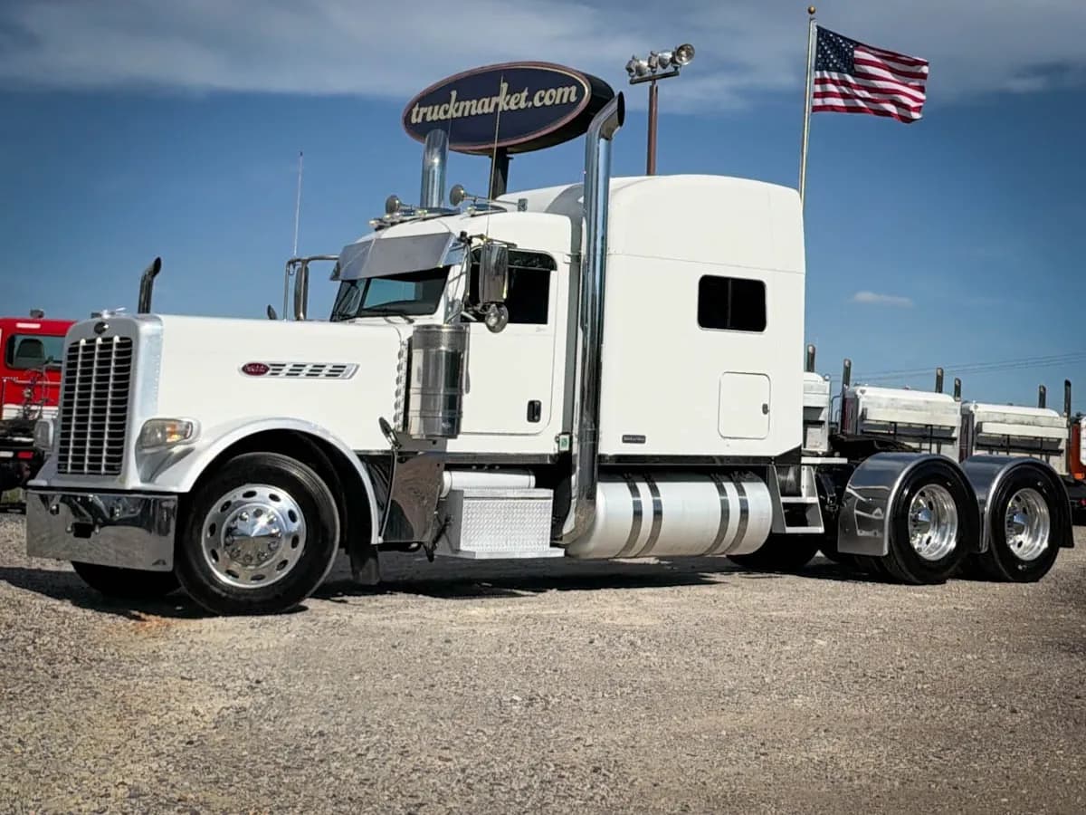 2016 Peterbilt 389 - Glider Kit Trucks