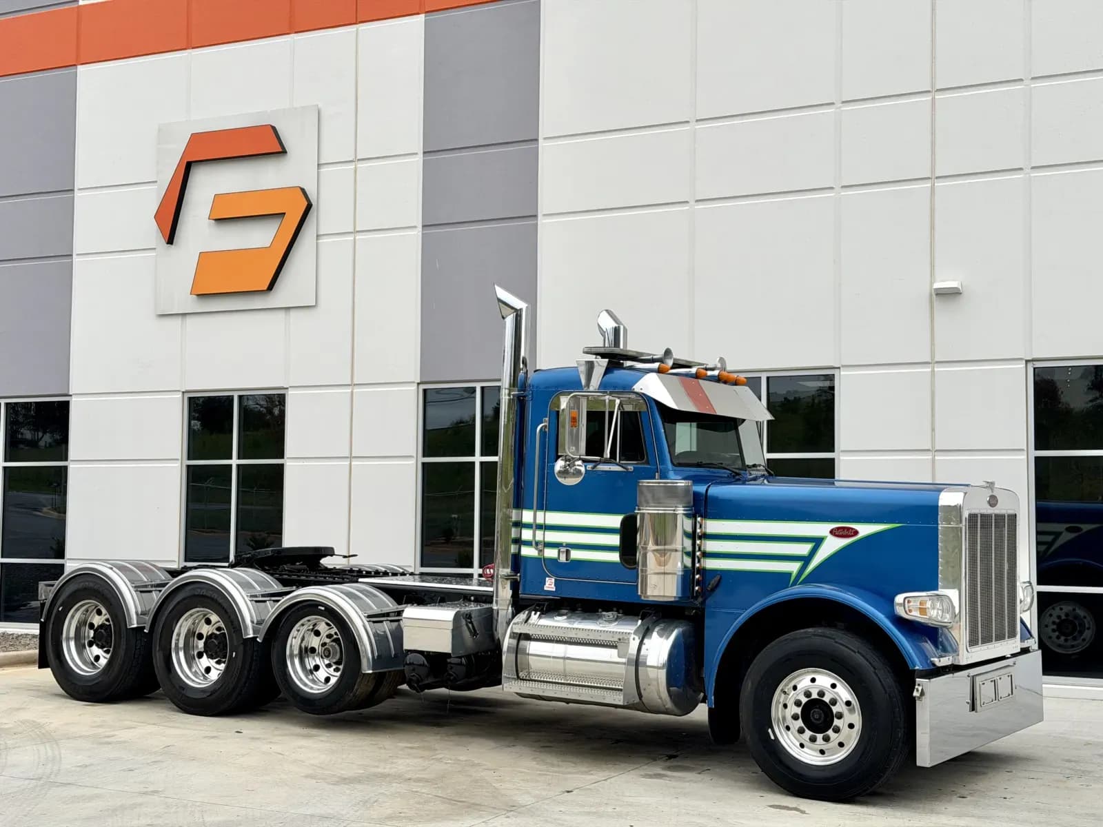 2001 Peterbilt 379 - Day Cab