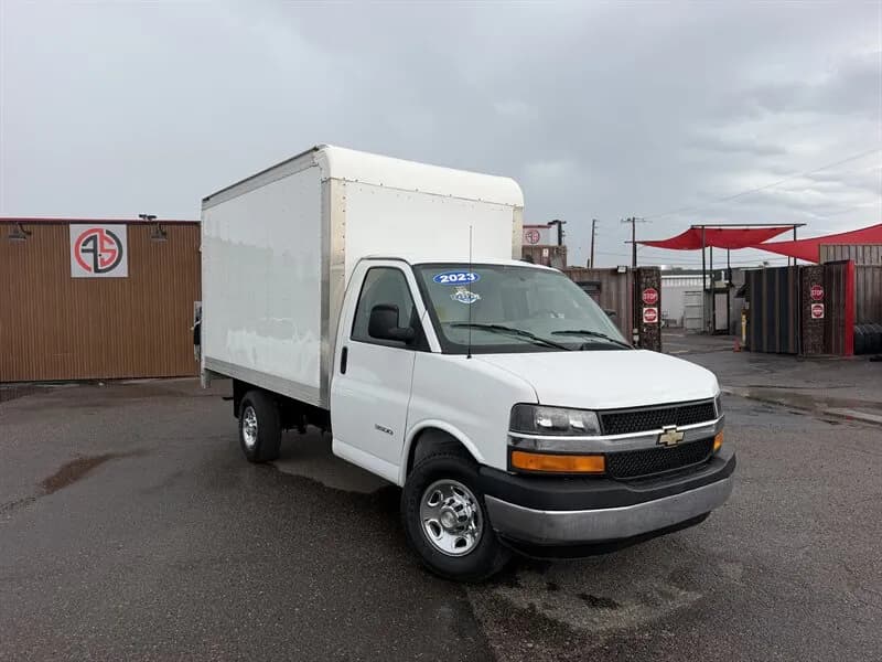 2023 Chevrolet Express 3500 - 12 Ft - Box