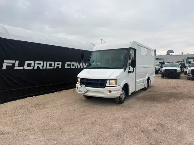 2015 Isuzu Reach Stepvan - Chassis