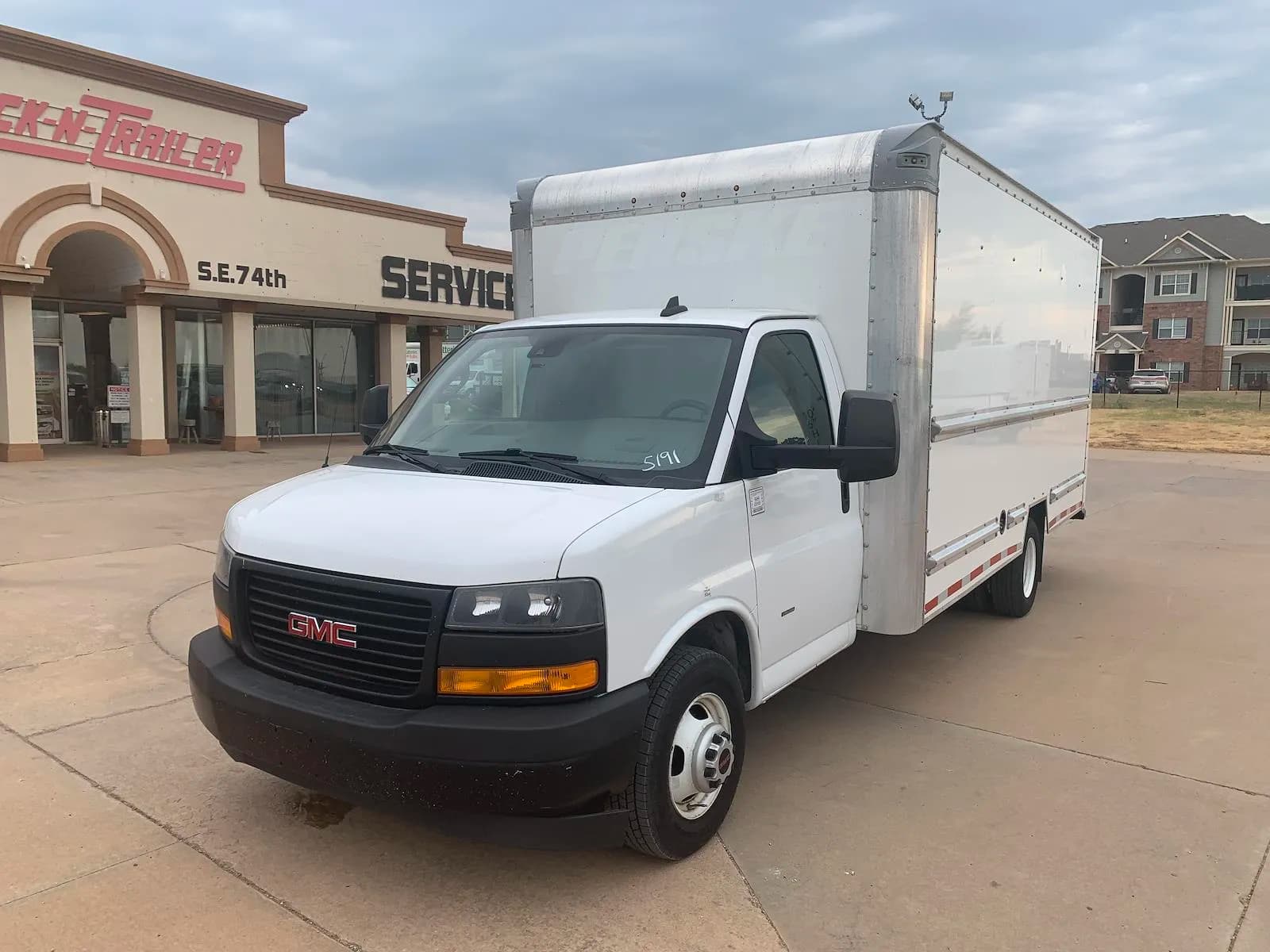 2021 GMC Savana 3500 16' - Box