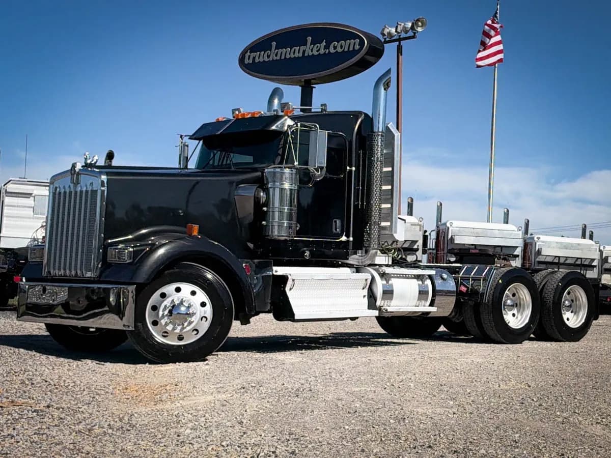 2022 Kenworth W900L - Day Cab