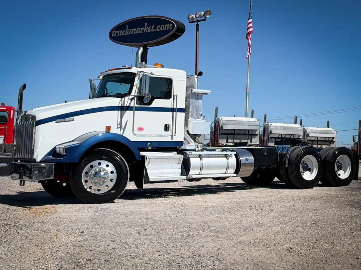 2020 Kenworth T800 - Day Cab