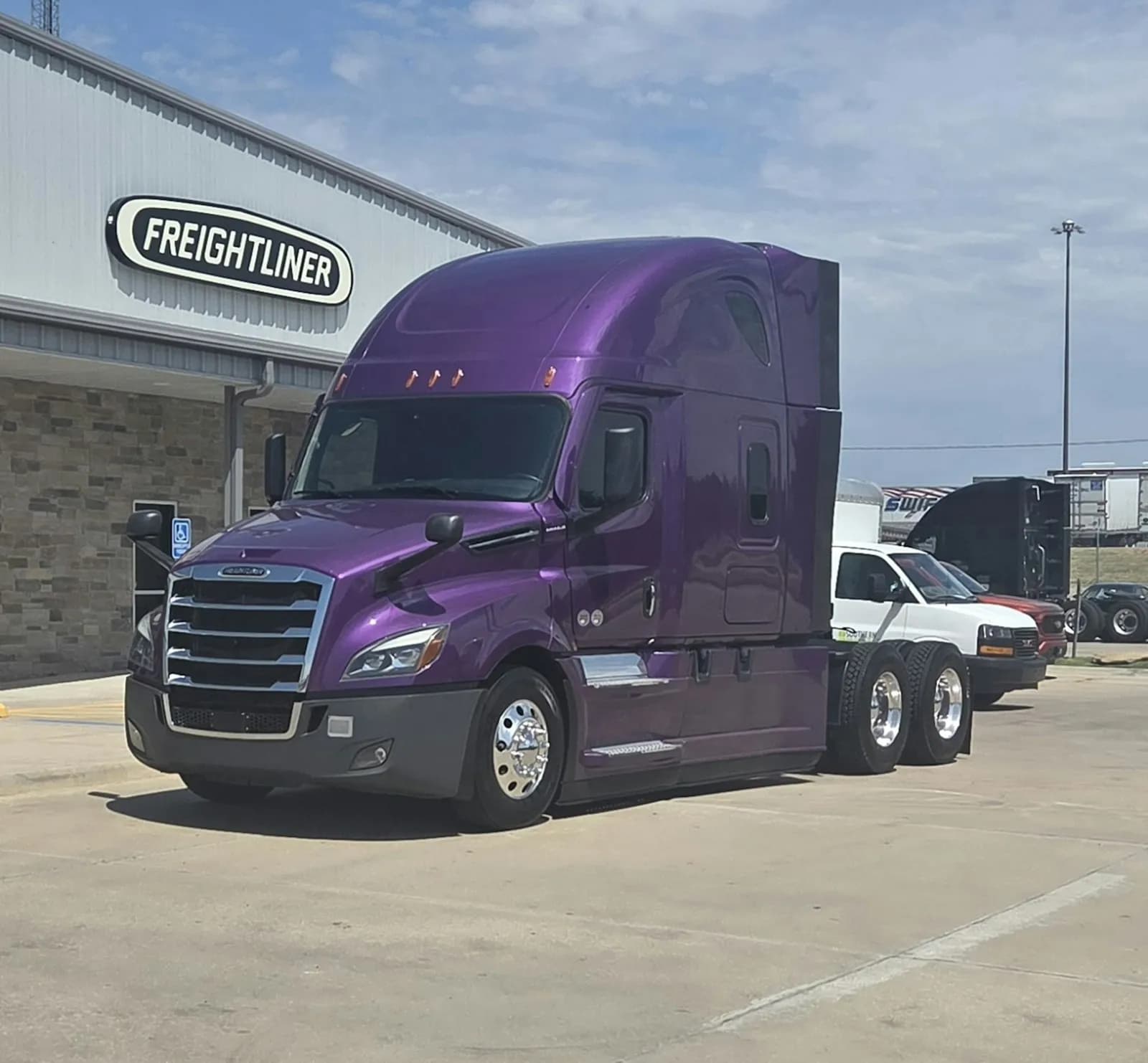 2025 Freightliner PT126SLP