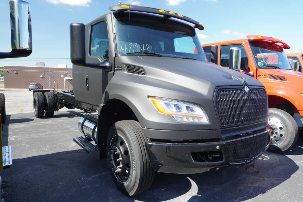 2027 International MV607 Ext Cab Jerrdan - Tow
