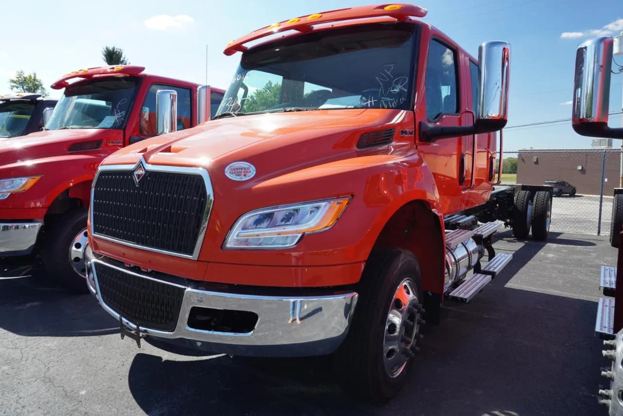 2027 International MV607 CrewCab Jerrdan - Tow