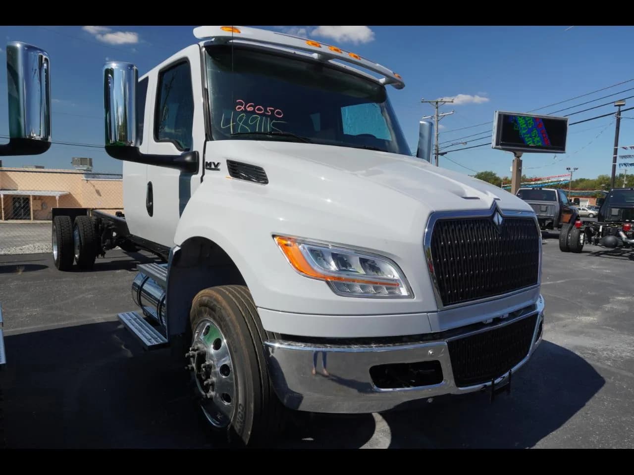 2027 International MV607 Ext Cab Jerrdan - Tow