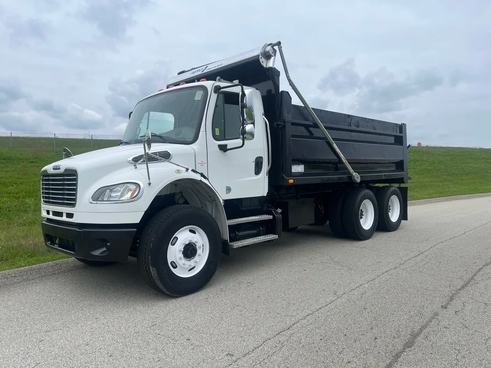 2016 FREIGHTLINER M2