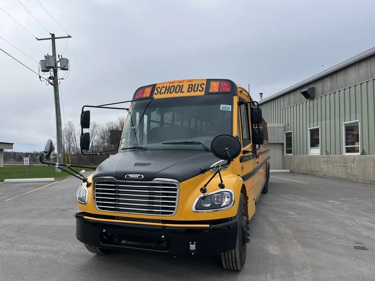 2027 Thomas BUS Saf-T-Liner - Passenger Bus / Shuttle Bus / SUV