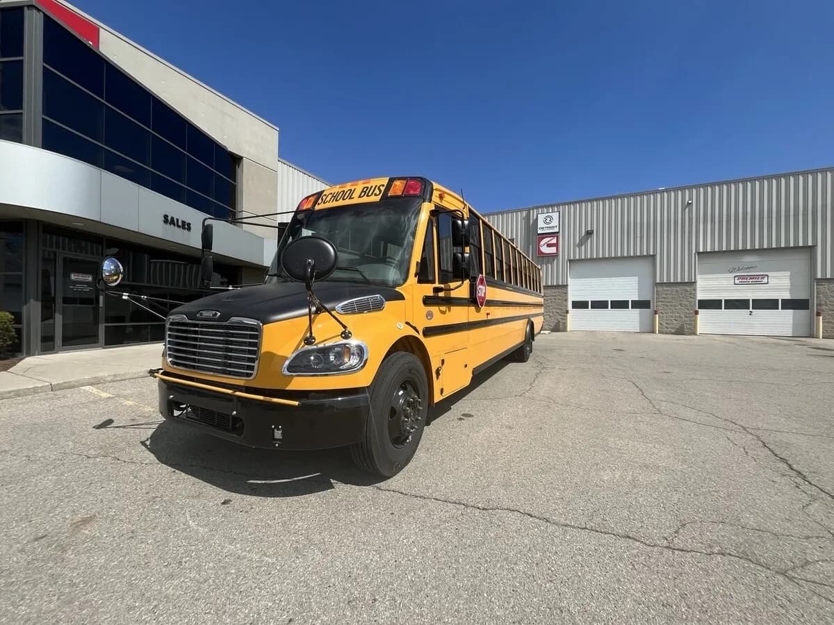 2027 Thomas BUS Saf-T-Liner - Passenger Bus / Shuttle Bus / SUV