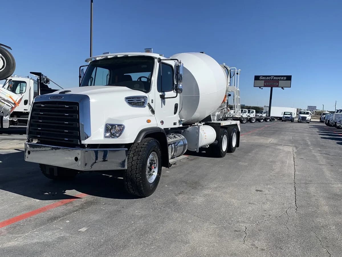 2027 Freightliner 114SD