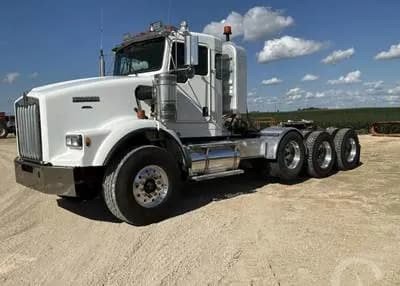 2006 Kenworth T800 - Day Cab