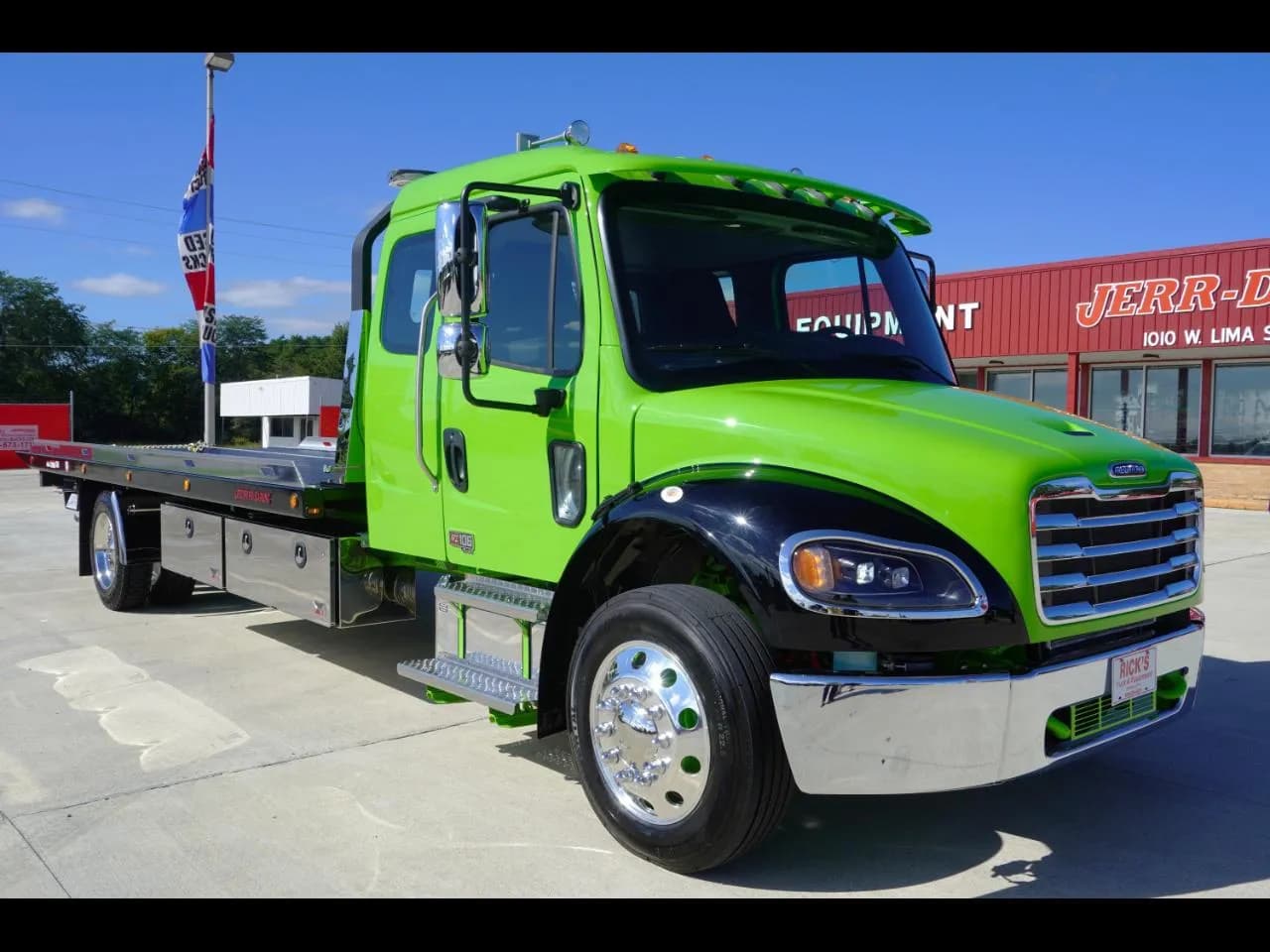 2027 Freightliner M2 106 - Tow