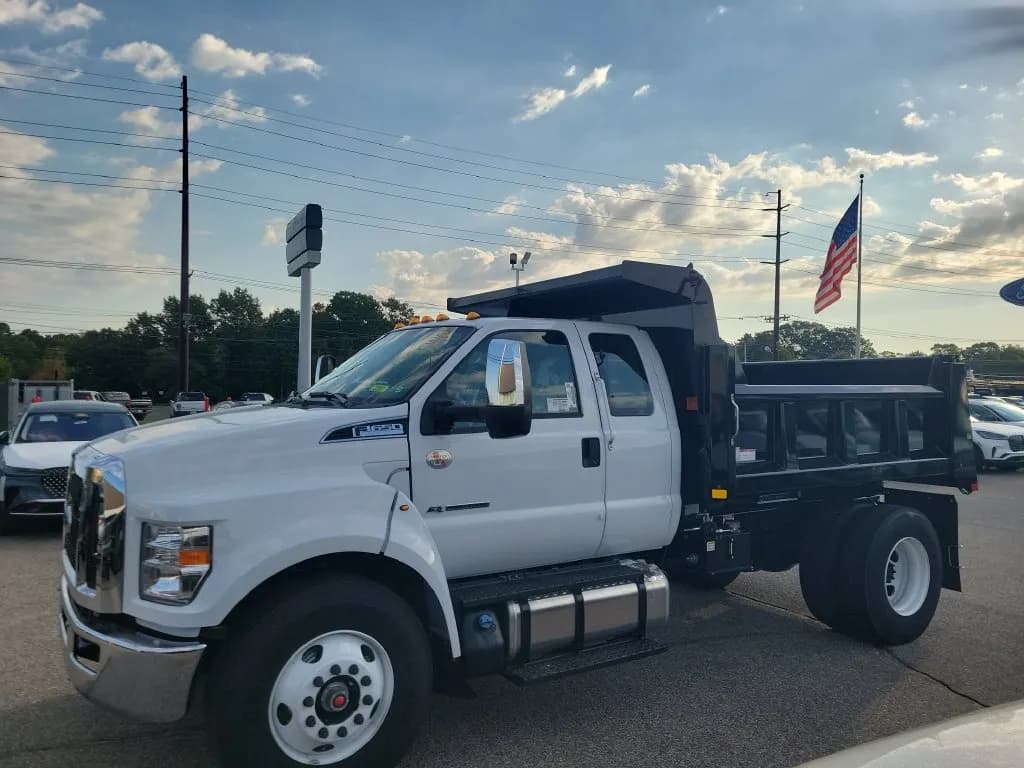 2027 Ford F-650 - Chassis