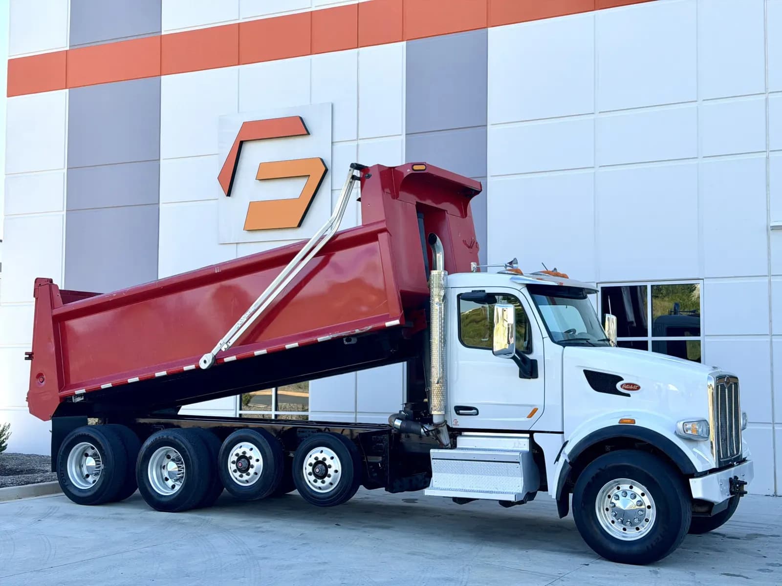 2020 Peterbilt 567 - Dump