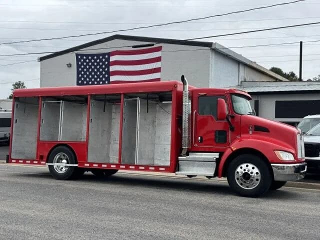 2019 Kenworth T270 18' Beverage Body
