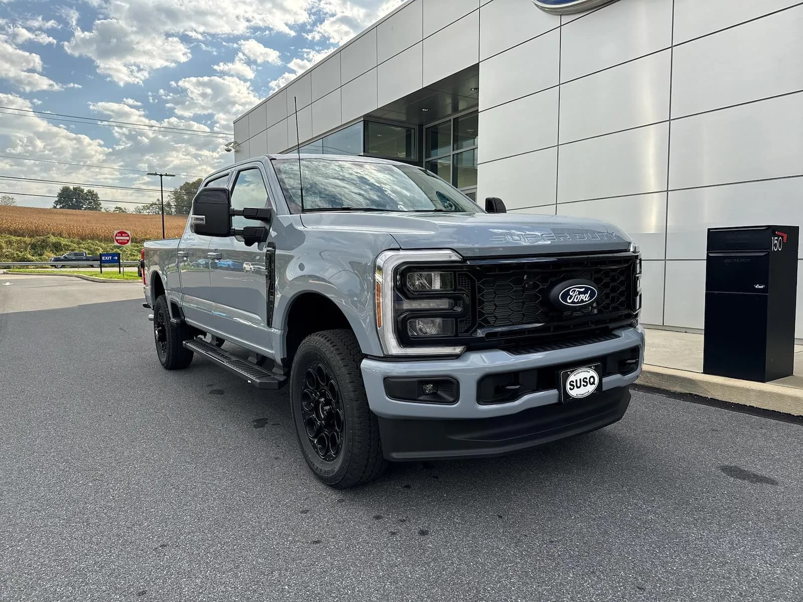 2027 Ford F-350 Crew Cab - Pickup
