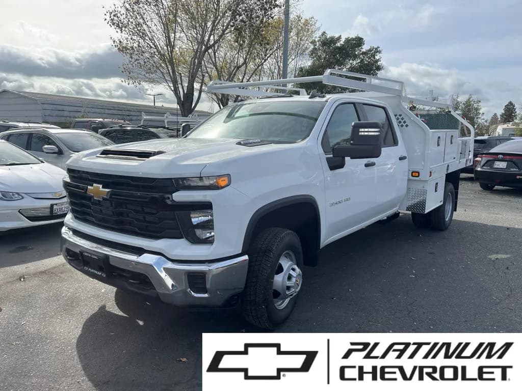 2024 Chevrolet Silverado 3500 Crew Cab - Flatbed