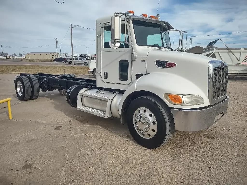2011 Peterbilt Cab Chassis Dually - 337 - Chassis