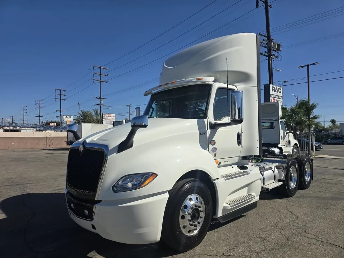 2027 International LT625