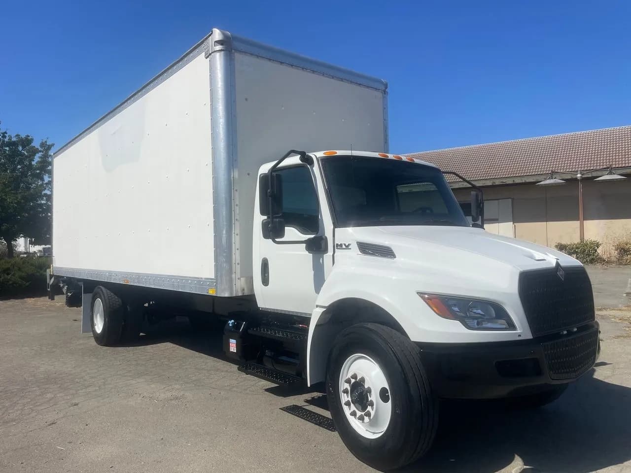 2024 International MV607 - Box
