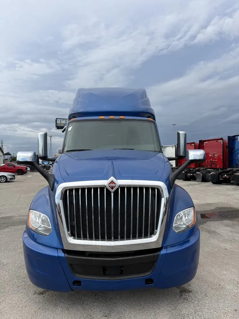 2021 International LT625 U-13333 - Sleeper