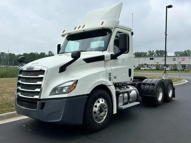 2018 Freightliner Cascadia - Day Cab