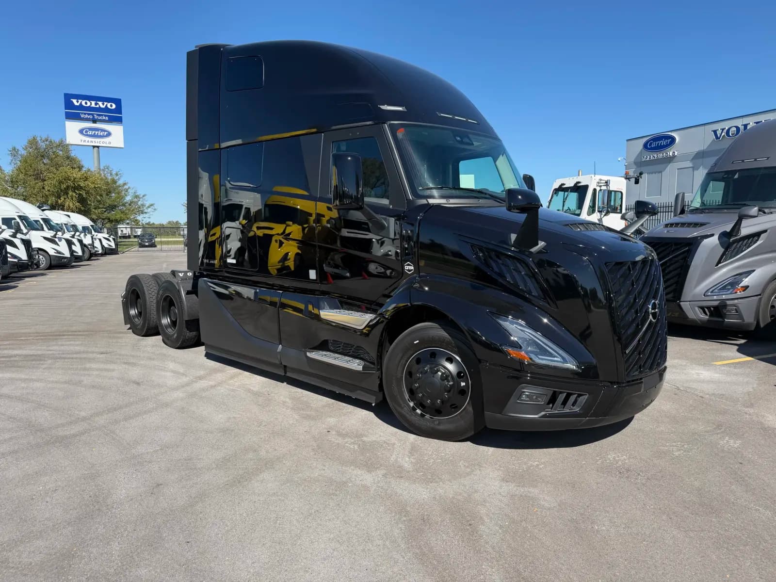 2027 Volvo VNL64T860 - Refrigerated