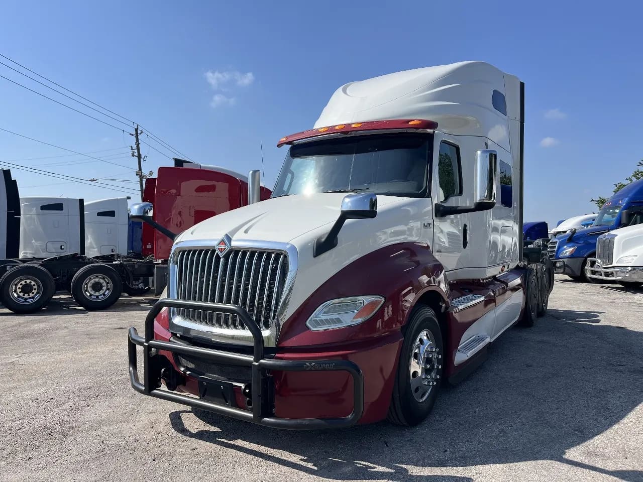 2020 International LT - Sleeper