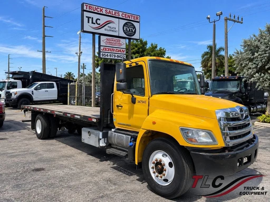 2020 Hino 338 w/ 26ft - Flatbed